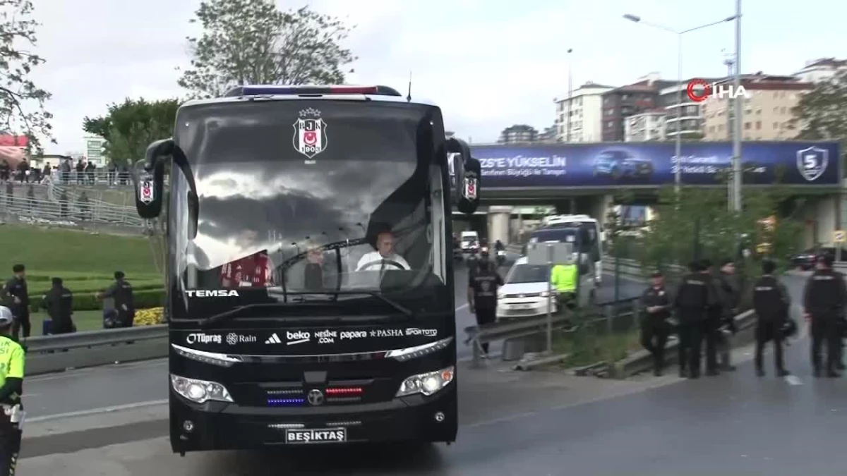 Beşiktaş Kadıköy\'de Fenerbahçe derbisi için stada geldi