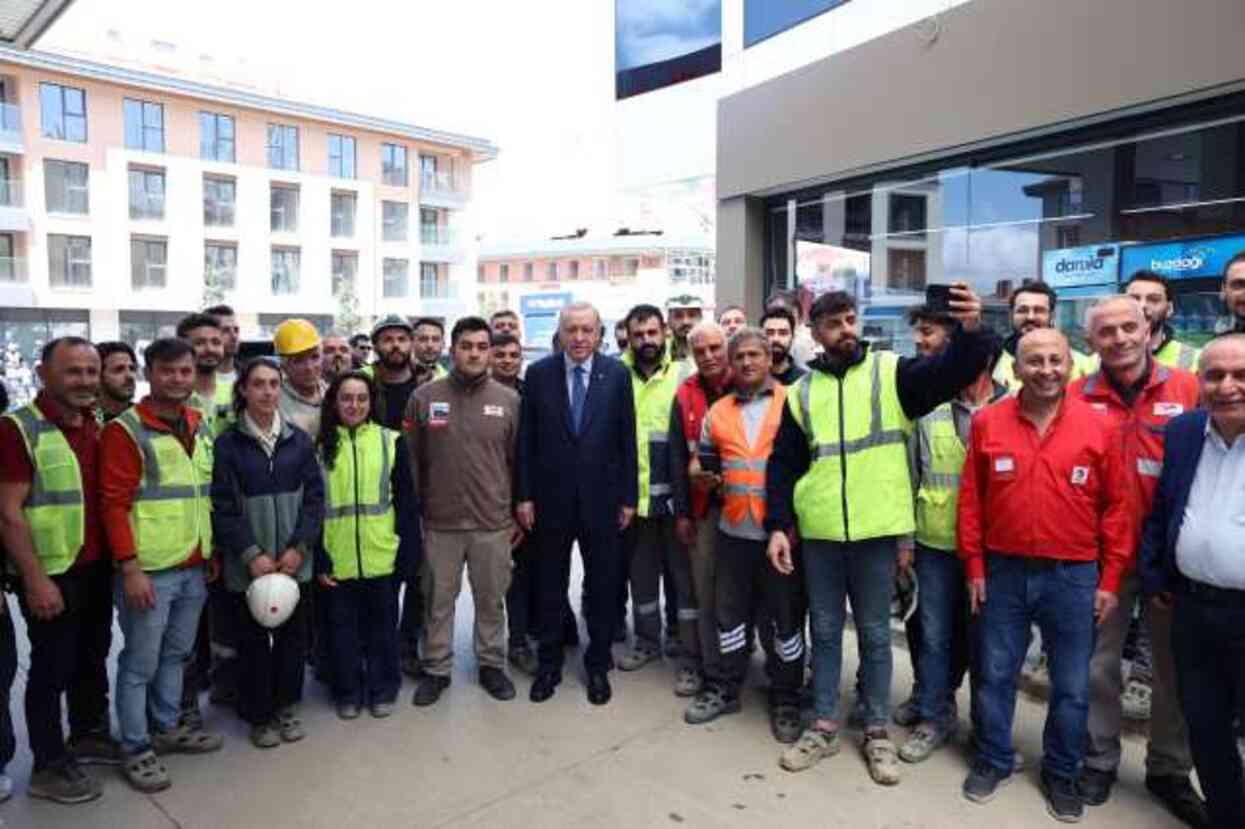 Cumhurbaşkanı Erdoğan'dan sürpriz ziyaret! Akaryakıt istasyonuna uğradı