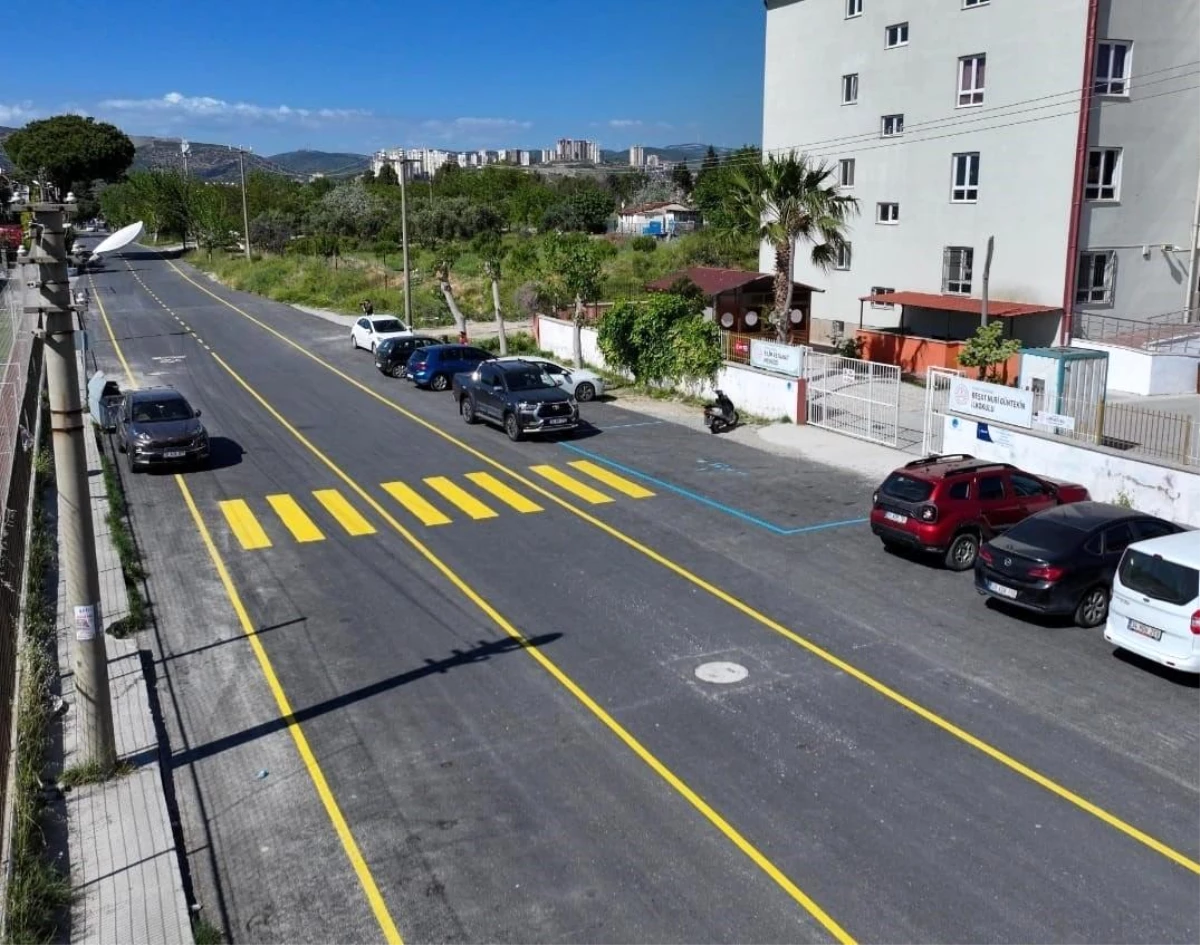 Kuşadası Belediyesi, Kara Sokak\'ta sıcak asfalt çalışması tamamladı