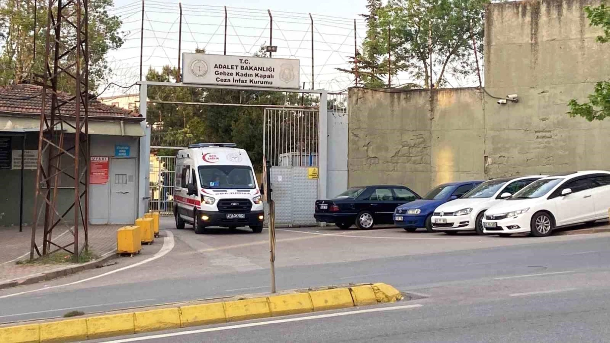 Gebze Kadın Kaplı Ceza İnfaz Kurumu\'nda Yangın: 2 Mahkum Hastaneye Kaldırıldı