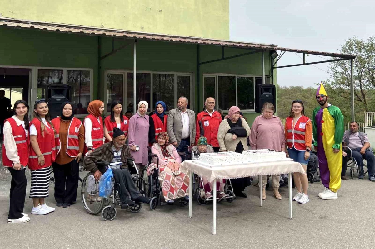 Havza Bakım Rehabilitasyon ve Aile Danışma Merkezinde Nisan doğumluların yaş günü kutlandı