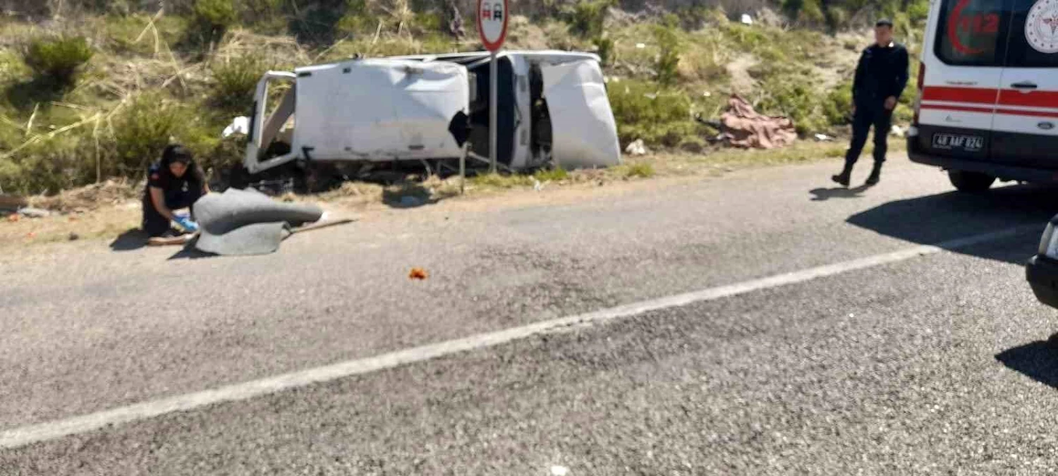 Muğla\'da trafik kazasında sürücü hayatını kaybetti, 3 kişi yaralandı