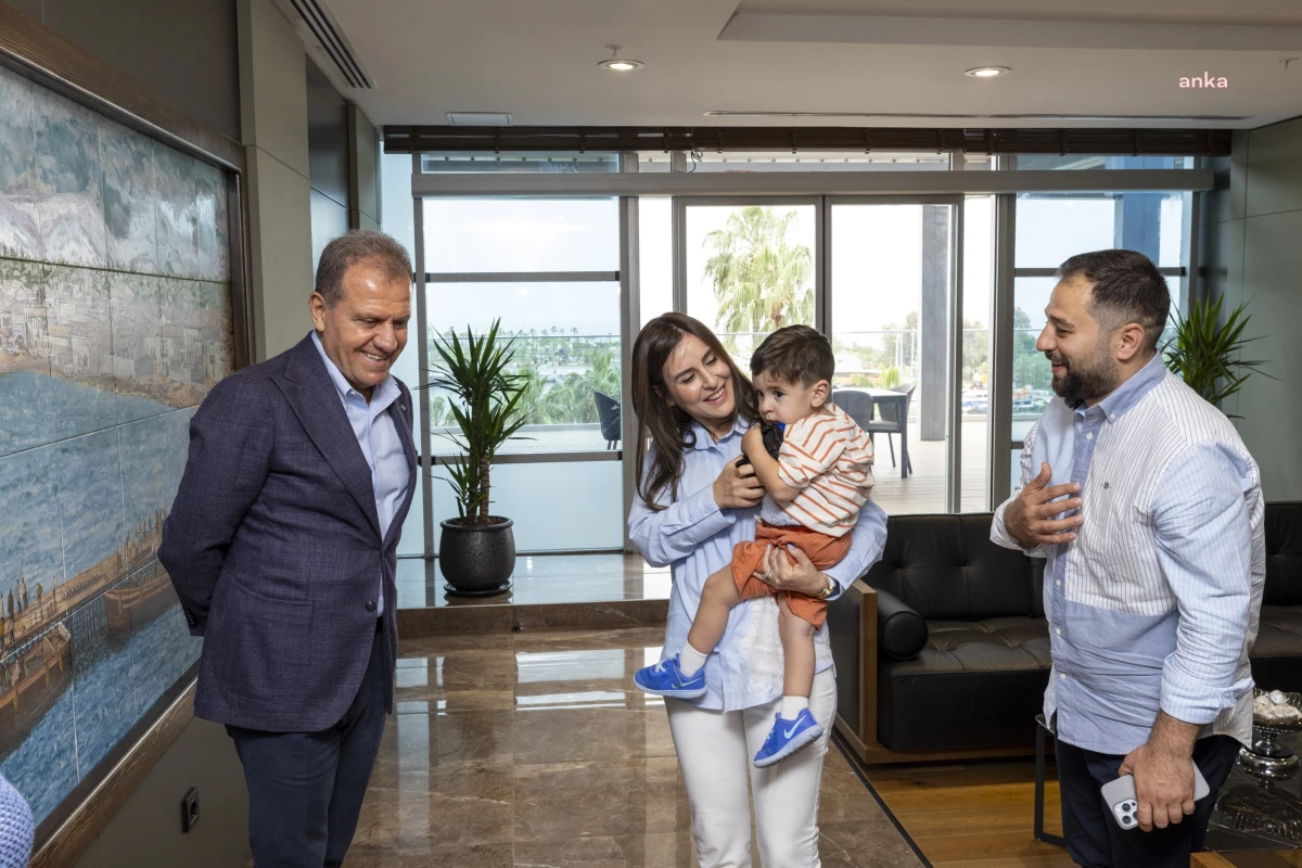 Mersin Büyükşehir Belediye Başkanı Vahap Seçer, SMA hastası Asrın Efe\'yi ziyaret etti