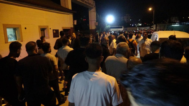 2 polis şehit olmuştu! Silah ve siren seslerini duyan Adıyamanlılar polis merkezine akın etmiş