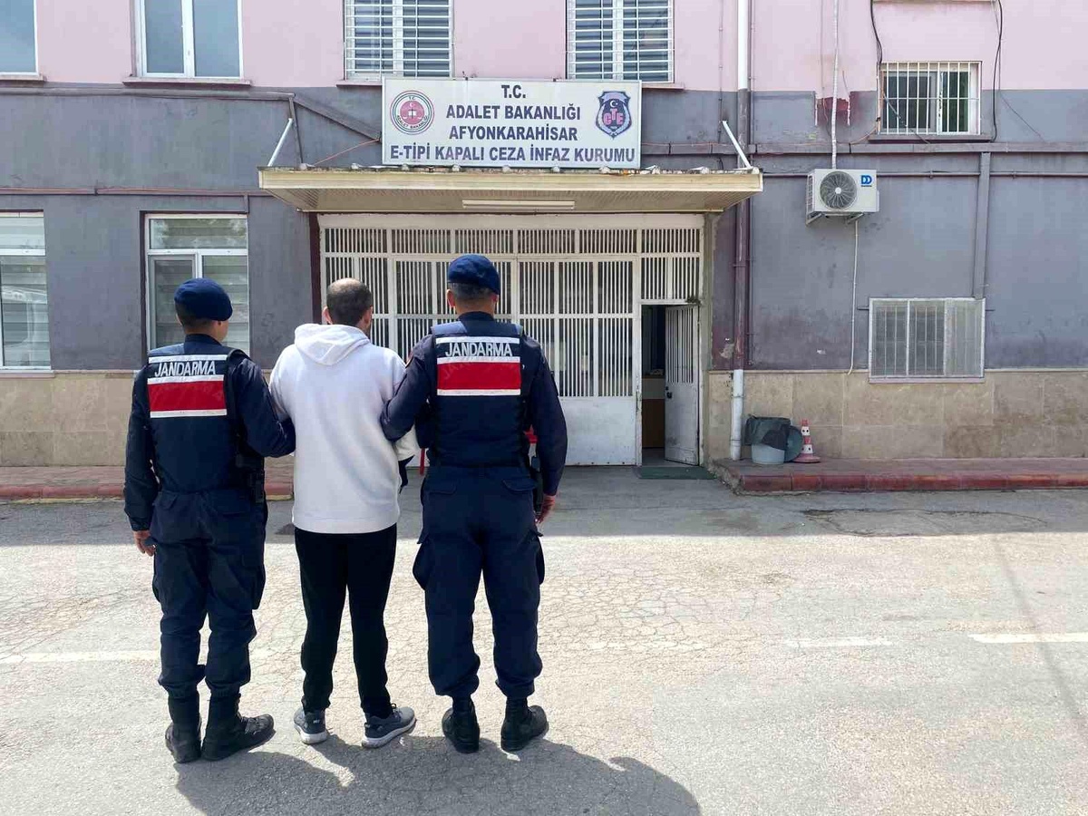 Afyonkarahisar\'da 5 Yıl Hapis Cezası ile Aranan Şahıs Yakalandı