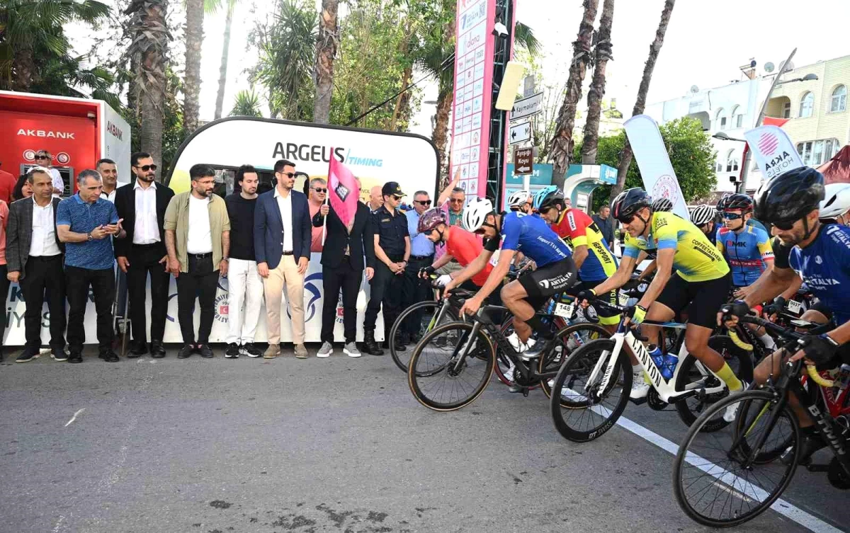 Akra Gran Fondo Bisiklet Yarışı Ödül Töreni Yapıldı