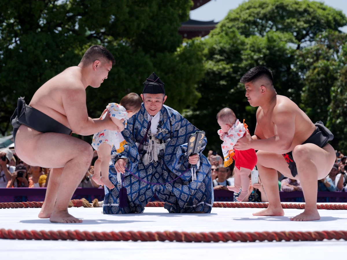 Tokyo\'da Naki Sumo Ağlayan Bebek Yarışması düzenlendi
