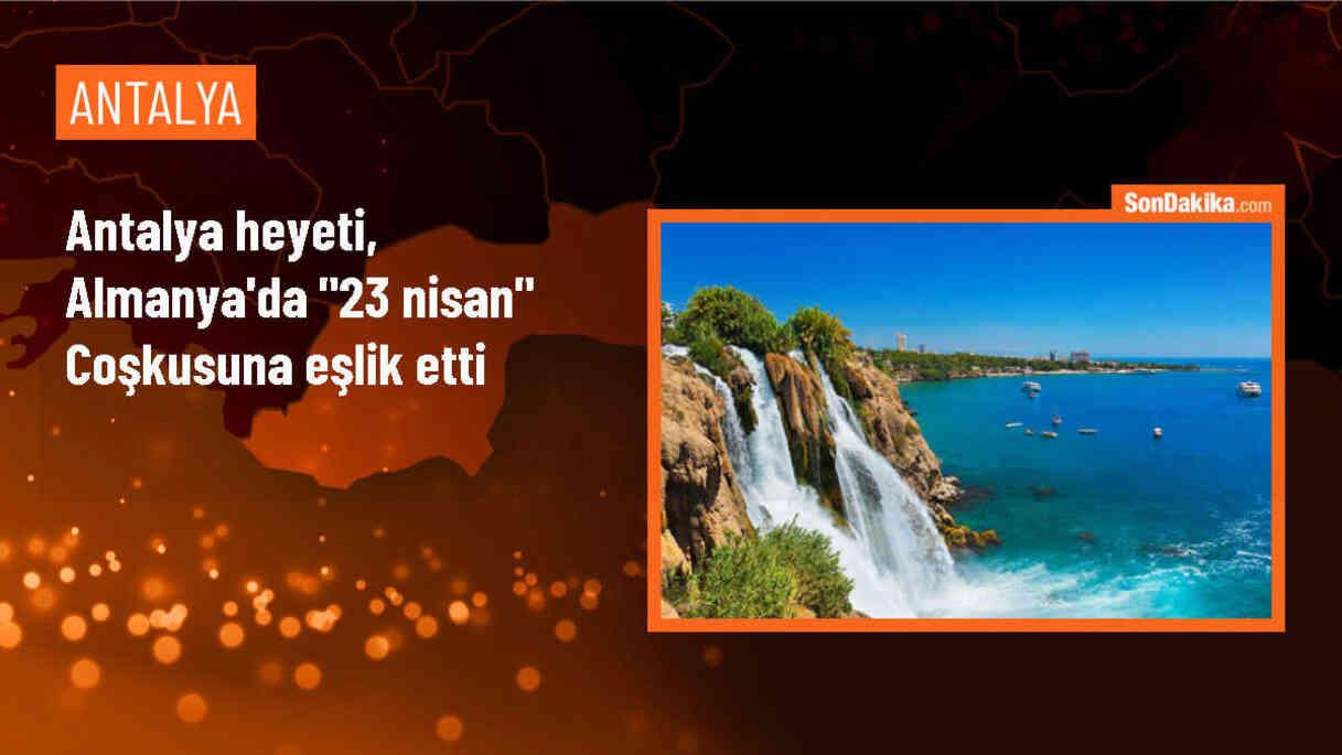 Antalya Valisi Hulusi Şahin ve AGC Üyeleri 23 Nisan Ulusal Egemenlik ve Çocuk Bayramı Etkinliğine Katıldı