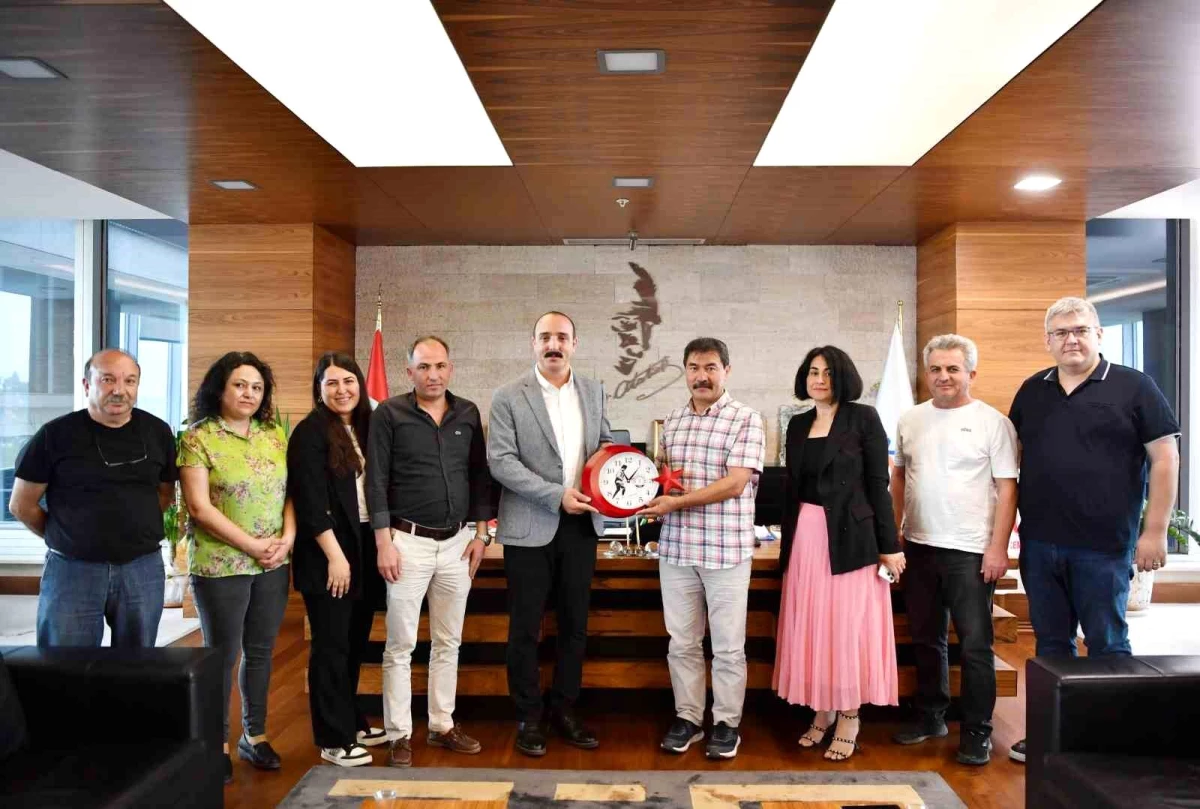 Tüm Bel-Sen Antalya Şubesi Başkanı İlhan Karakurt, Konyaaltı Belediyesi Başkanı Cem Kotan\'ı ziyaret etti