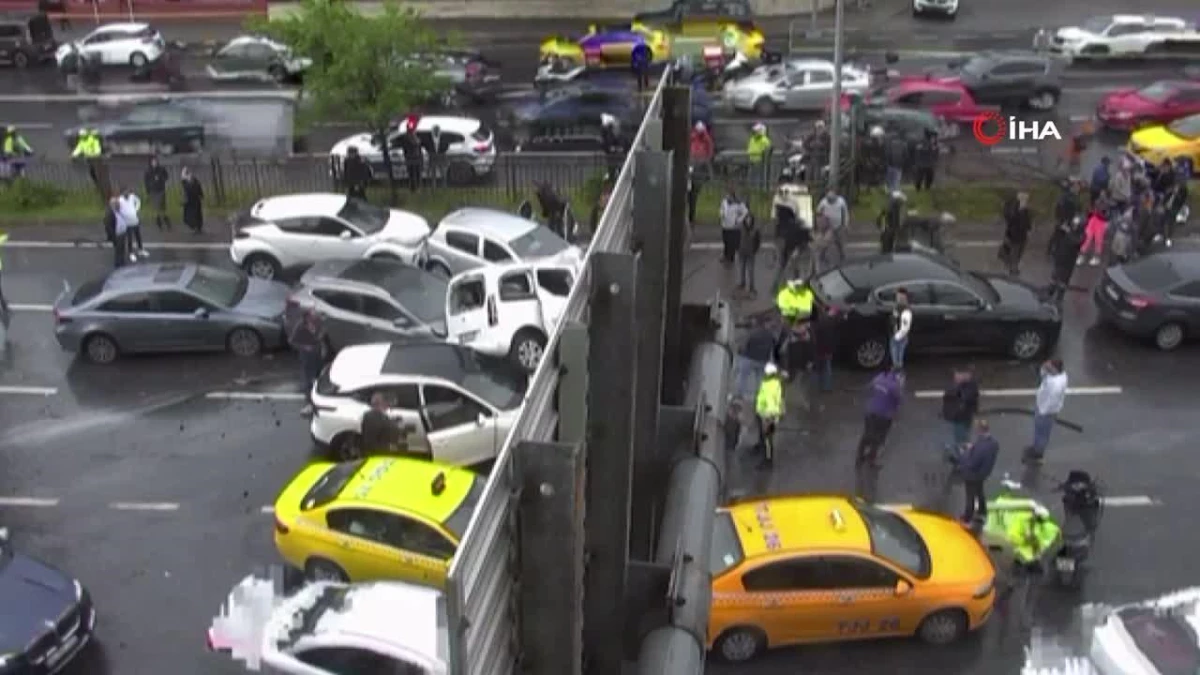 Beşiktaş\'ta zincirleme trafik kazası: Çok sayıda araç birbirine girdi