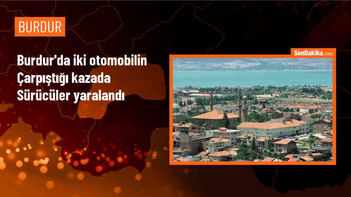 Burdur\'da Otomobil Çarpışması: Bir Sürücü Hastaneye Kaldırıldı
