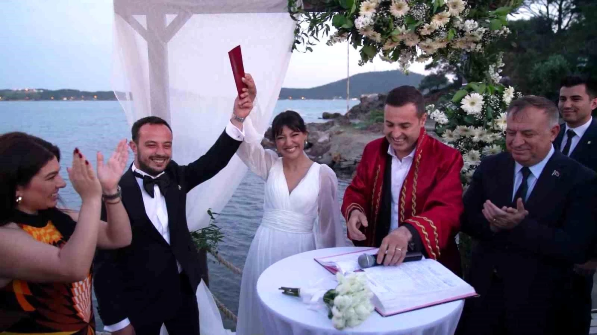 CHP Parti Meclisi Üyesi Umut Dikili ve Sinem Satılmış Evlendi