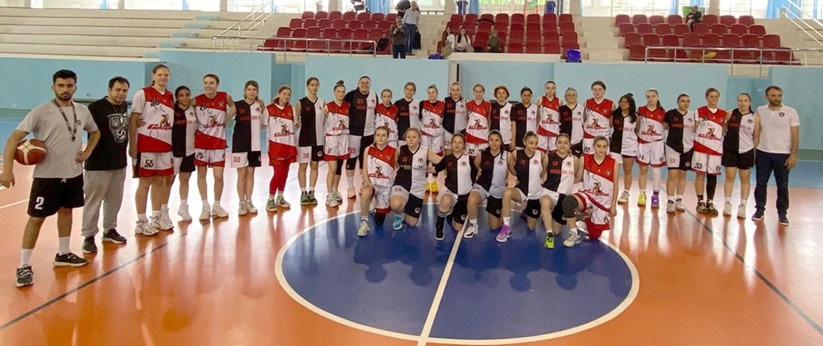 Kayseri\'de Dörtlü Dostluk Basketbol Turnuvası Son Buldu