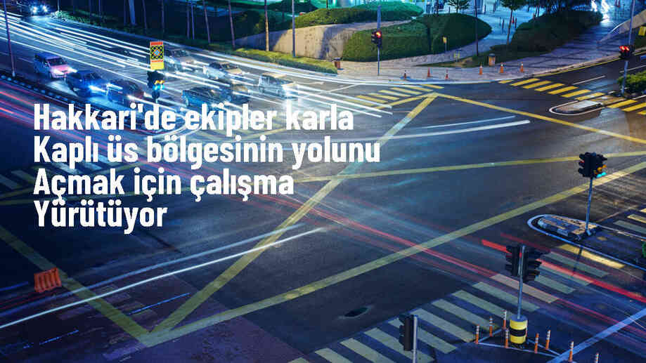 Hakkari Yüksekova\'da Karla Mücadele Ekipleri Üs Bölgesinin Yolunu Açmak İçin Çalışıyor