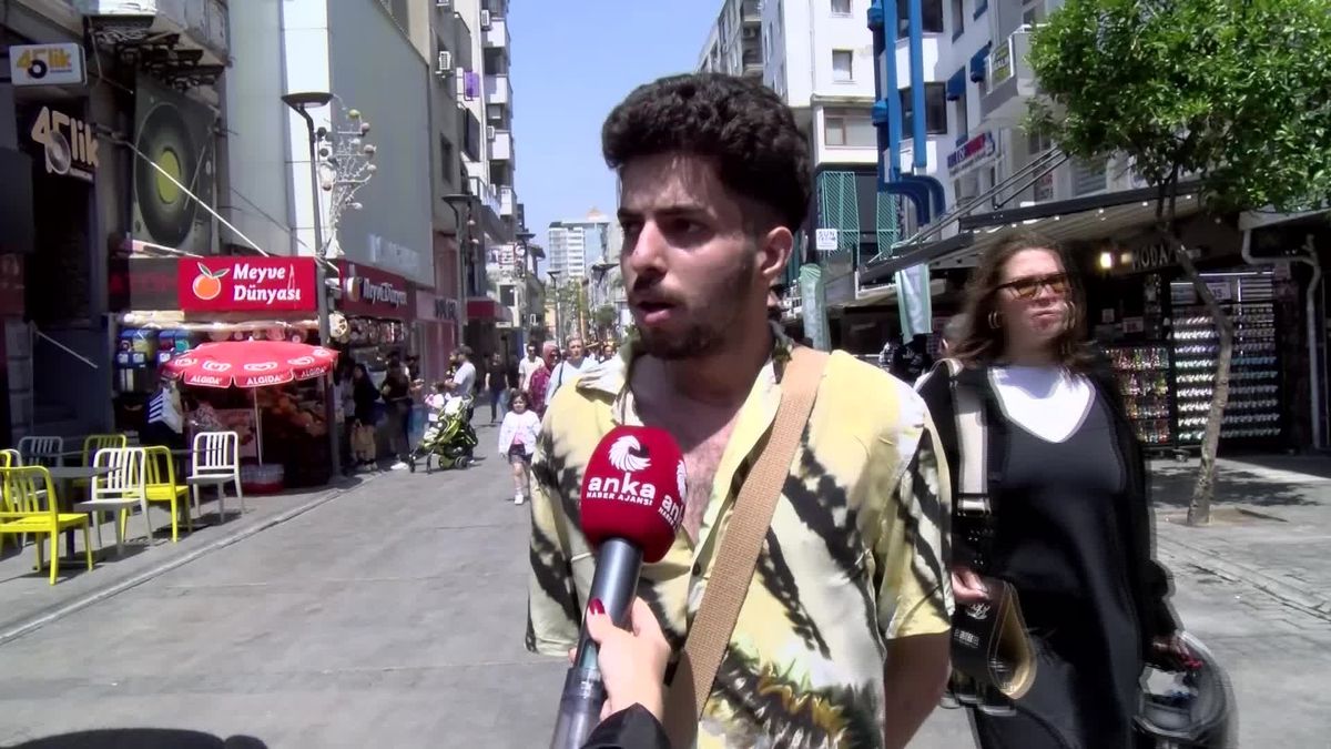 İzmir\'de Esnaf Kdv Zammına Tepki Gösterdi: "Devletin Vergi Toplaması Gereken Yer En Üst Kademelerdir. Halkın Eli Değildir"