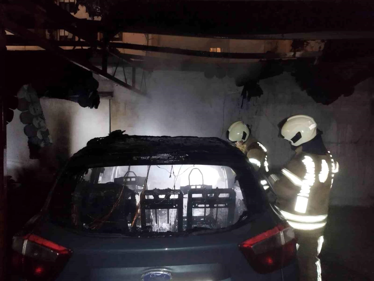 Kadıköy\'de bir binanın otoparkında yangın çıktı