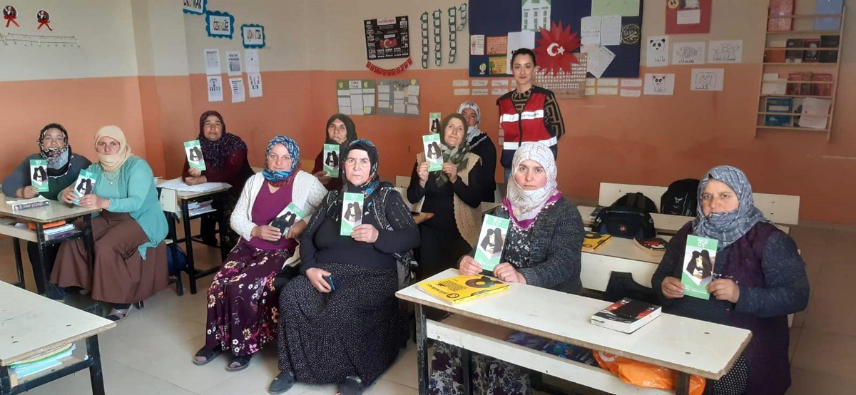 Kars Jandarma Komutanlığı, köylerde annelerle uyuşturucuyla mücadele için bir araya geliyor