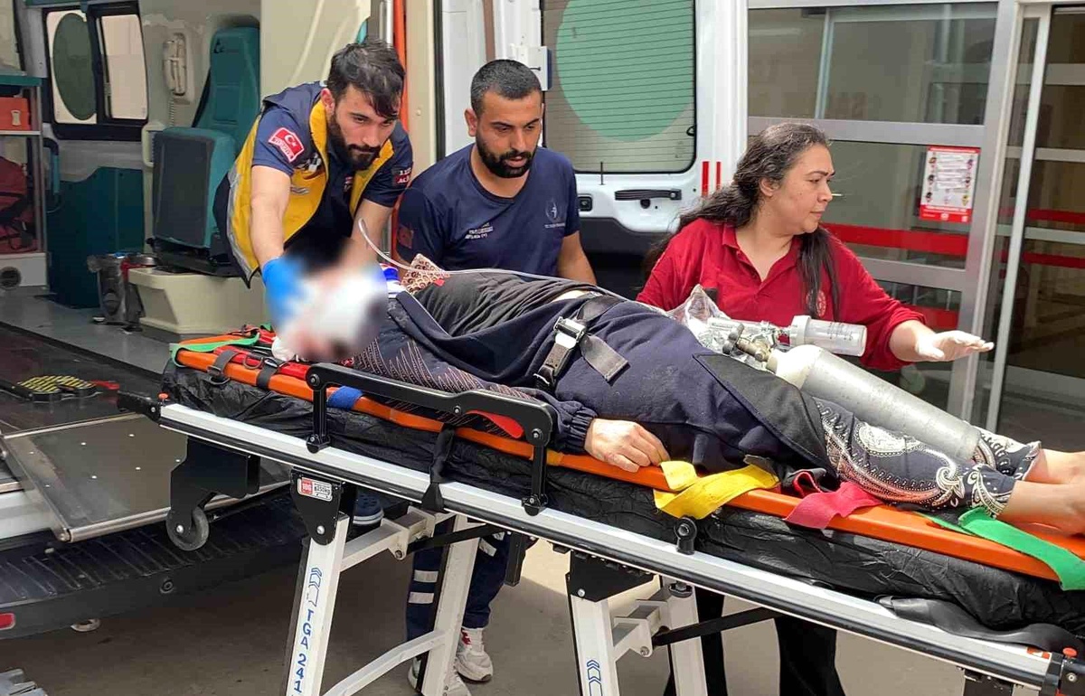 Adıyaman\'da kadın motosiklet kazasında ağır yaralandı
