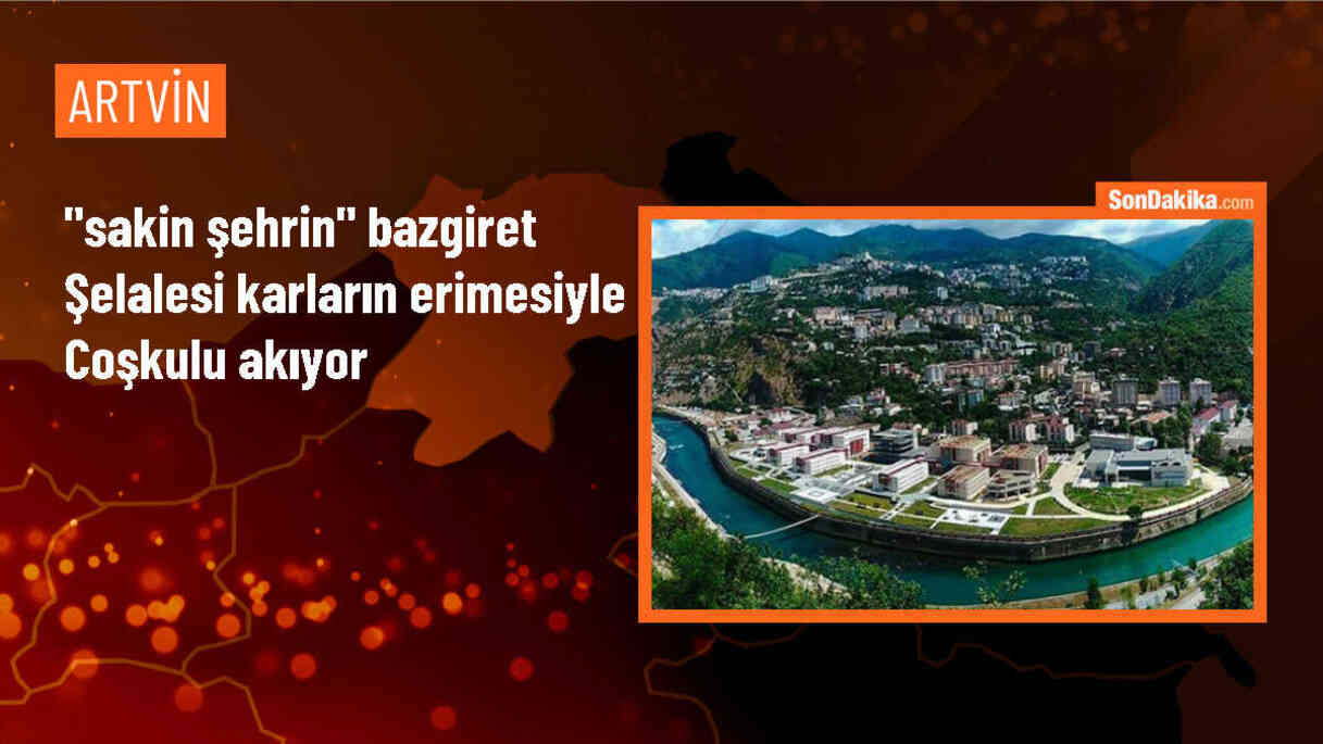 Artvin Şavşat\'taki Bazgiret Şelalesi Karlar İçinde Coşuyor