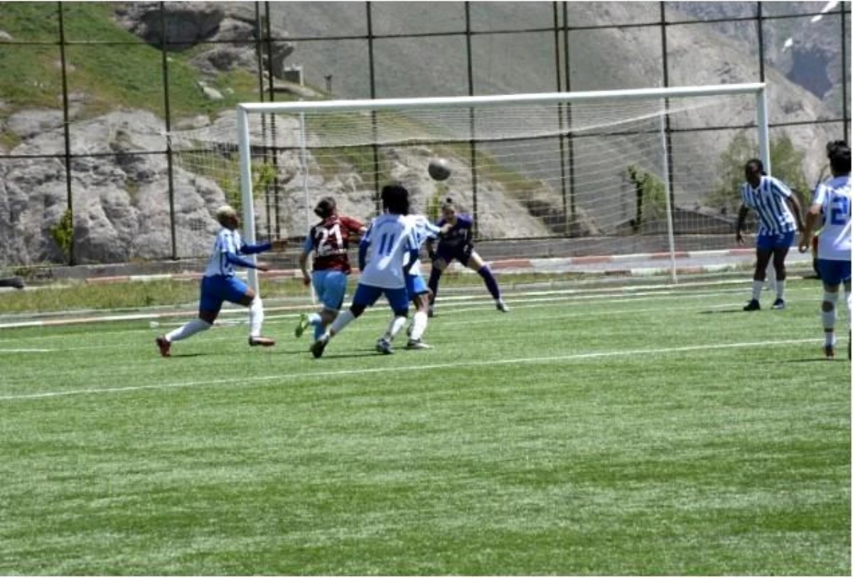 Hakkarigücü Kadın Futbol Takımı Trabzonspor\'u 6-2 mağlup etti