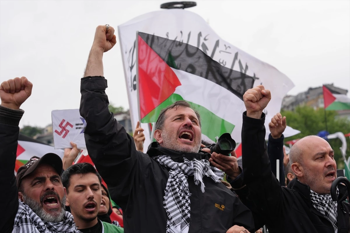 Üsküdar\'da İHH ve Özgürlük Filosu tarafından Gazze\'yi Unutma yürüyüşü düzenlendi