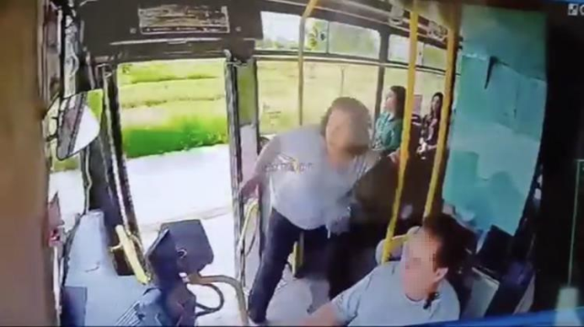 Adana'da otobüsün açık kapısından düşen yaşlı kadının ölümüne neden olan şoför tutuklandı