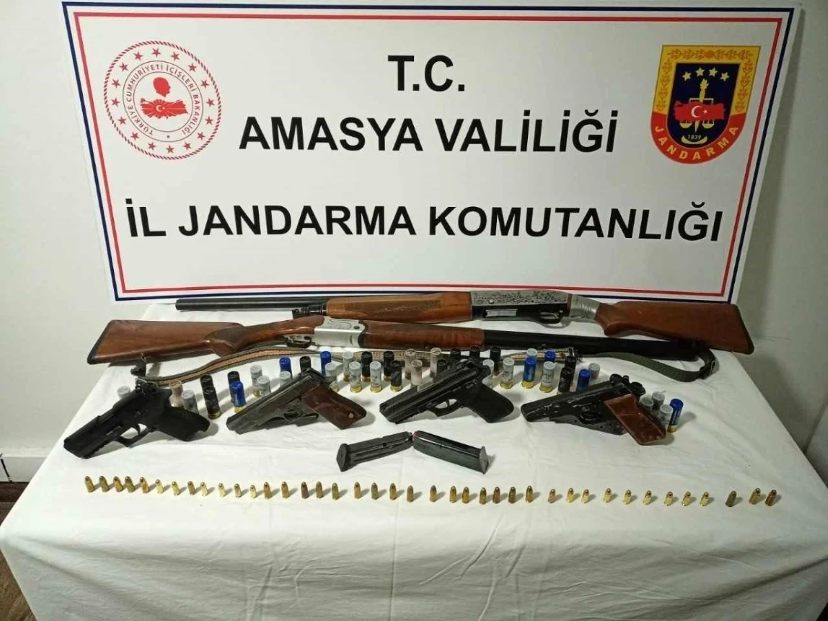 Amasya Merzifon\'da Gazinoda Ruhsatsız Silah ve Mermi Ele Geçirildi