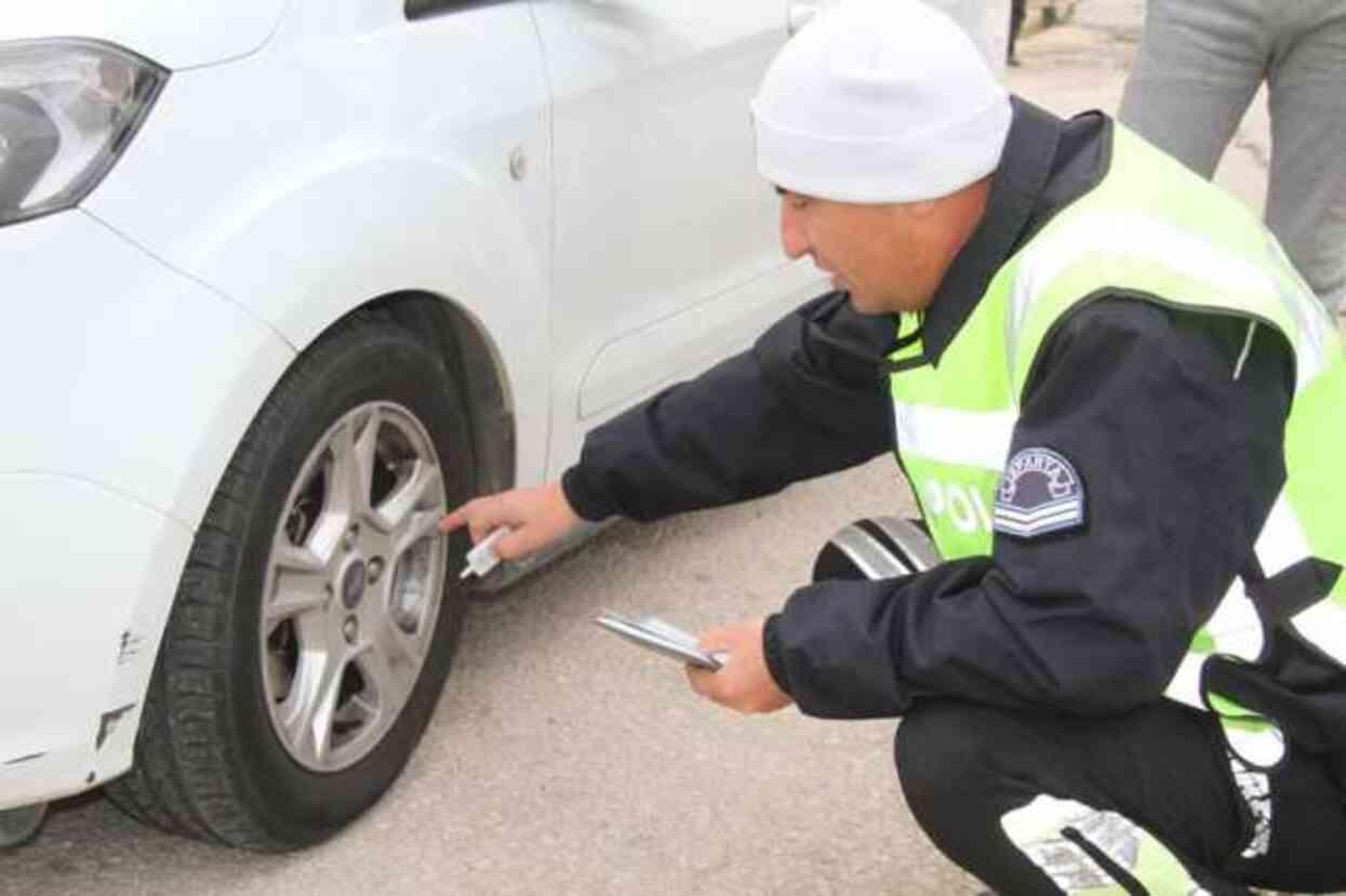 Askeri personelin kullandığı otomobil, polis aracına çarptı! 1 şehit, 4 yaralı