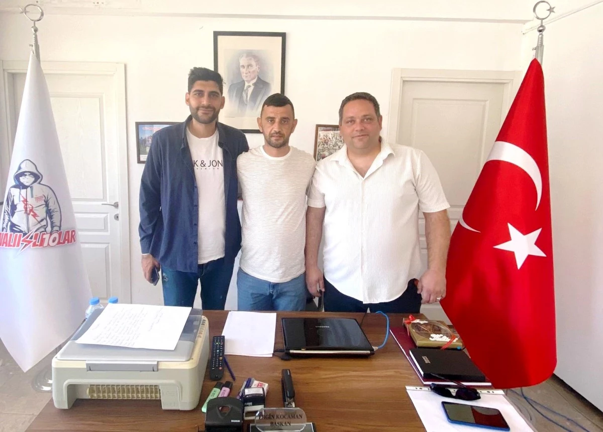 Ayvalıkgücü Belediyesporlu Taraftarlar Başkan Ahmet Akın\'ı Tribünlere Davet Etti