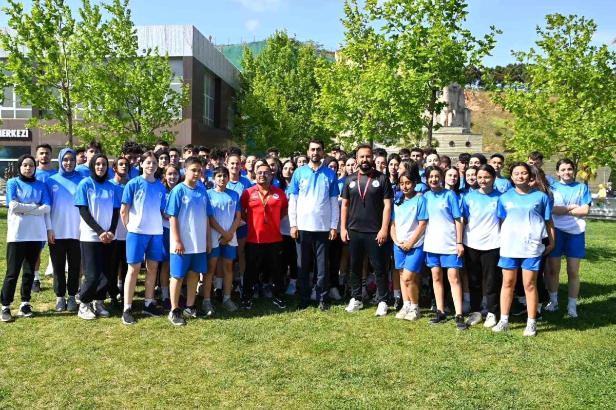 Tuzla Belediye Başkanı Gençlerle Spor Yaptı