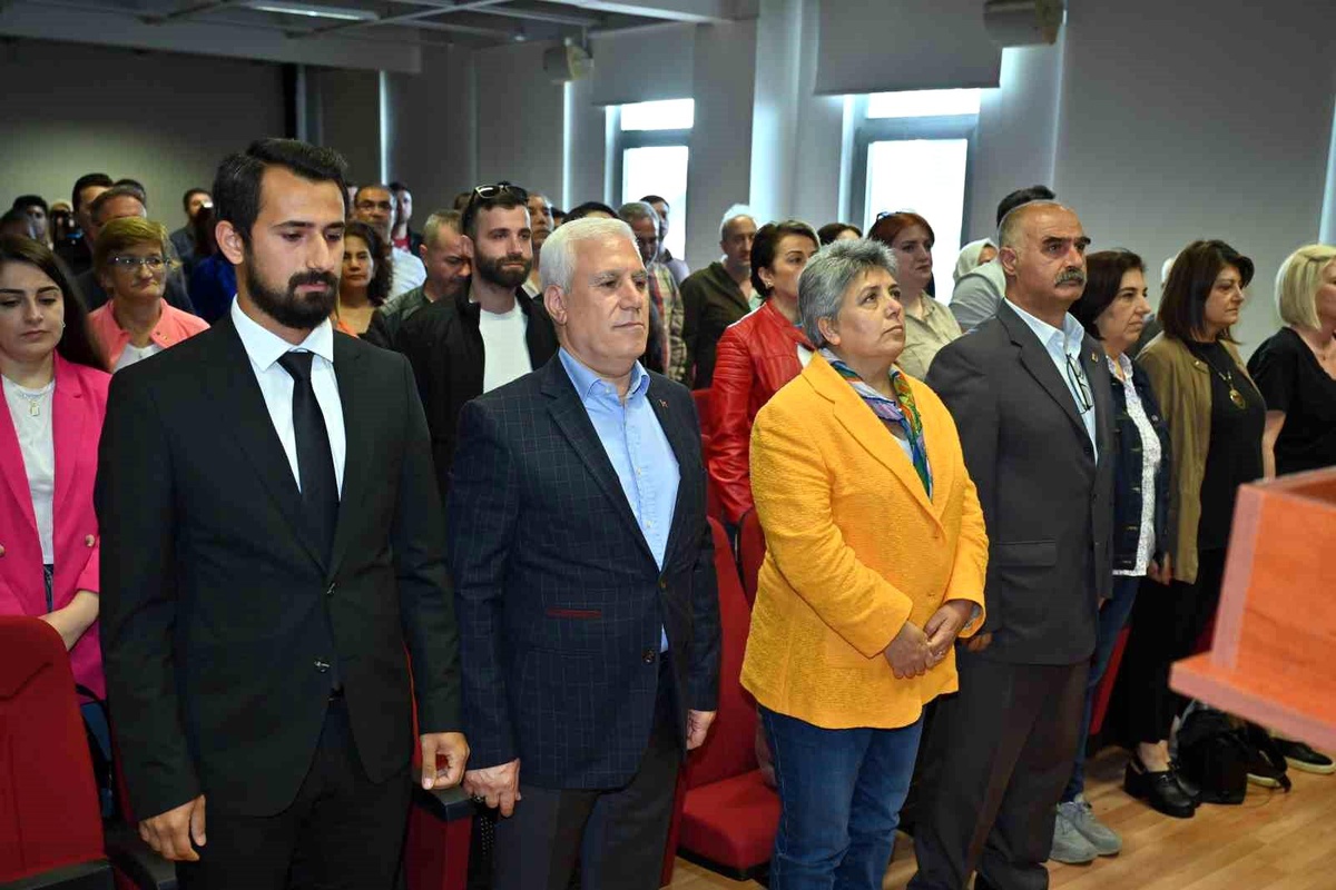 Bursa Büyükşehir Belediye Başkanı Mustafa Bozbey, Bursa Gönüllüleri Değerlendirme Toplantısı\'na katıldı