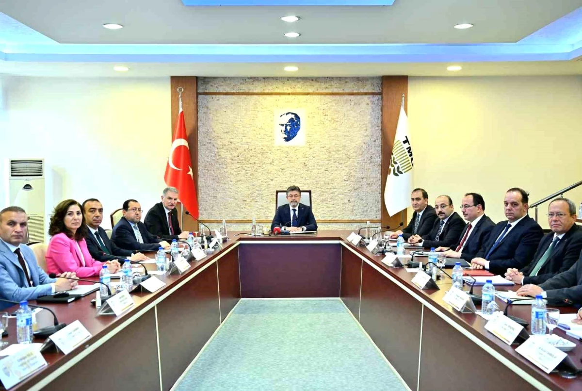 Çalışma ve Sosyal Güvenlik Bakanı Vedat Işıkhan: Sendikal hareketlerin güçlenmeye devam etmesi gerekmektedir