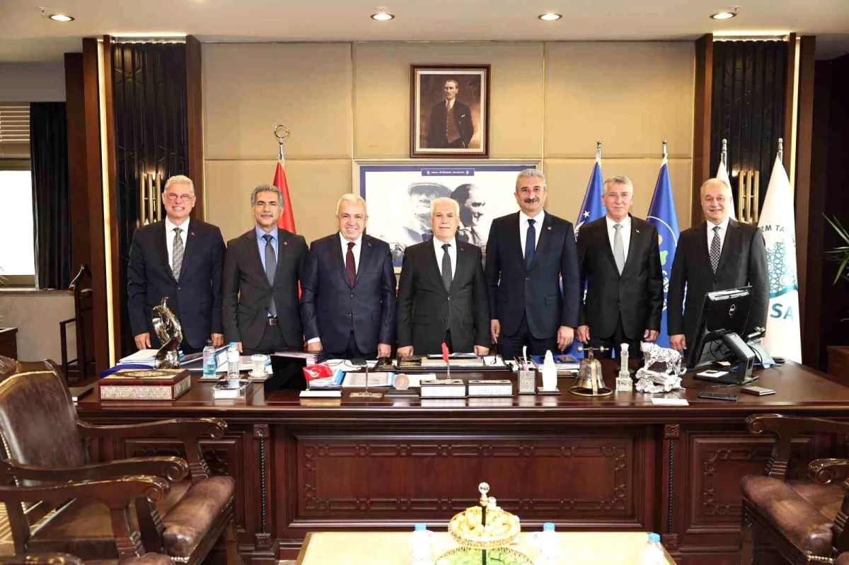 Bursa Büyükşehir Belediye Başkanı Mustafa Bozbey, CHP\'li belediye başkanlarını ağırladı