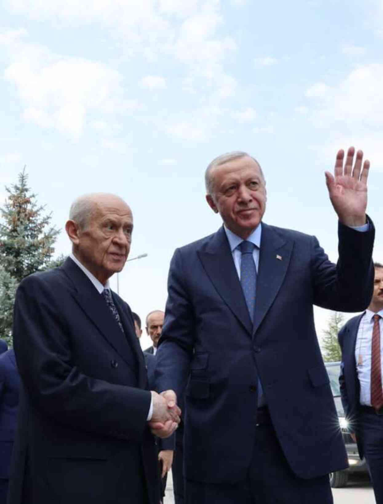 Cumhurbaşkanı Erdoğan'ın, MHP Genel Başkanı Bahçeli'yi ziyareti sona erdi Cumhurbaşkanı Erdoğan'ın, MHP Genel Başkanı Bahçeli'yi ziyareti sona erdi
