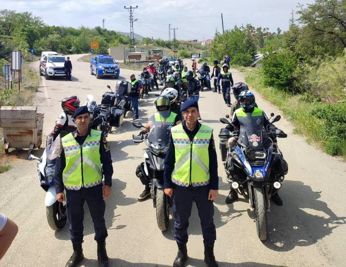 Elazığ Tanıtım Kortej Programına Katılan Motosiklet Sürücülerine Jandarma Tarafından Bilgilendirme Yapıldı