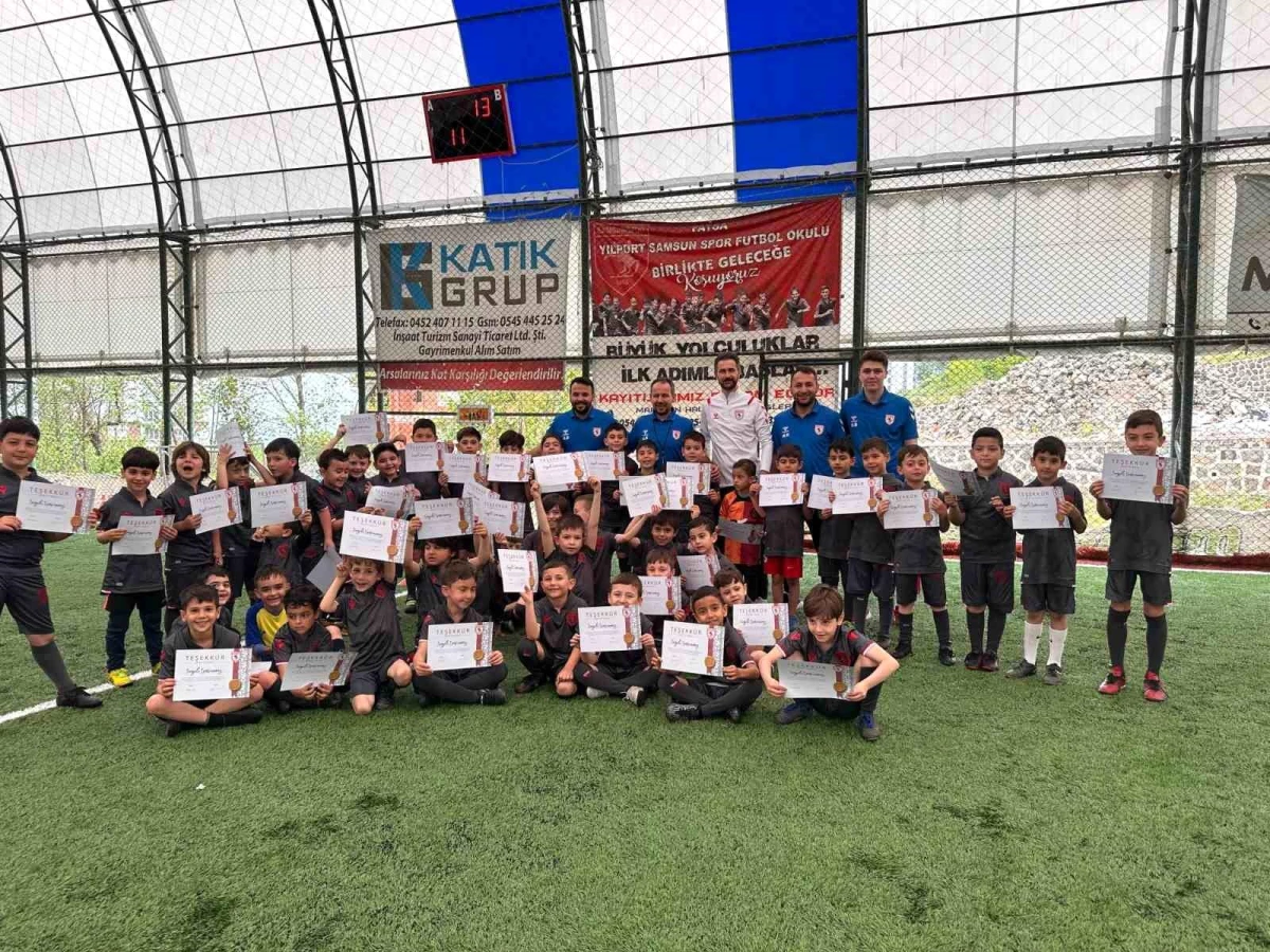 Samsunspor Futbol Okulları, Fatsa\'daki Minik Sporculara Teşekkür Belgesi Verdi