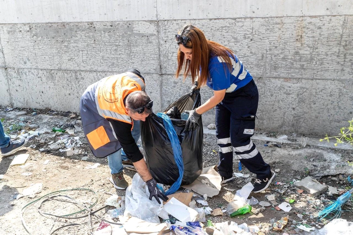 İzmir Büyükşehir Belediyesi, Kent Temizliği İçin Yoğun Mesai Harcıyor