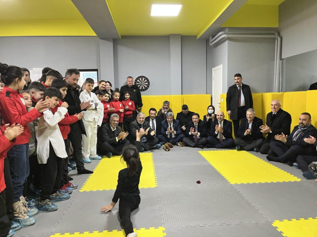 Kayseri Valiliği'nden Türkiye'de bir ilk! Her mahalleye bir spor okulu