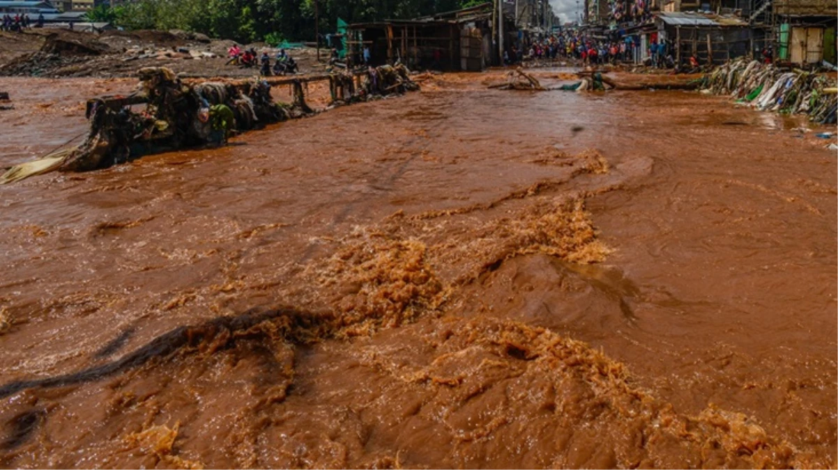 Kenya\'da baraj çökmesi sonucu 42 kişi hayatını kaybetti