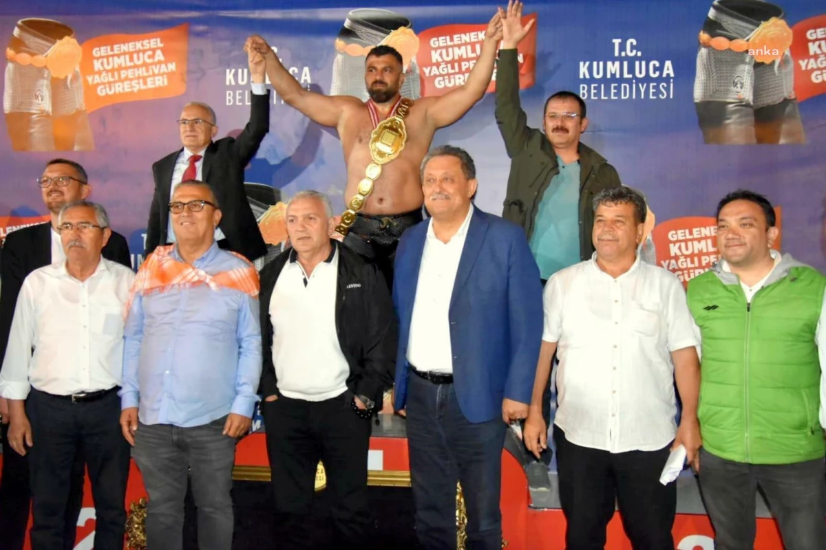 Manavgat Belediyesi Başpehlivanı Fatih Atlı Kumluca Yağlı Pehlivan Güreşleri\'nde Şampiyon Oldu