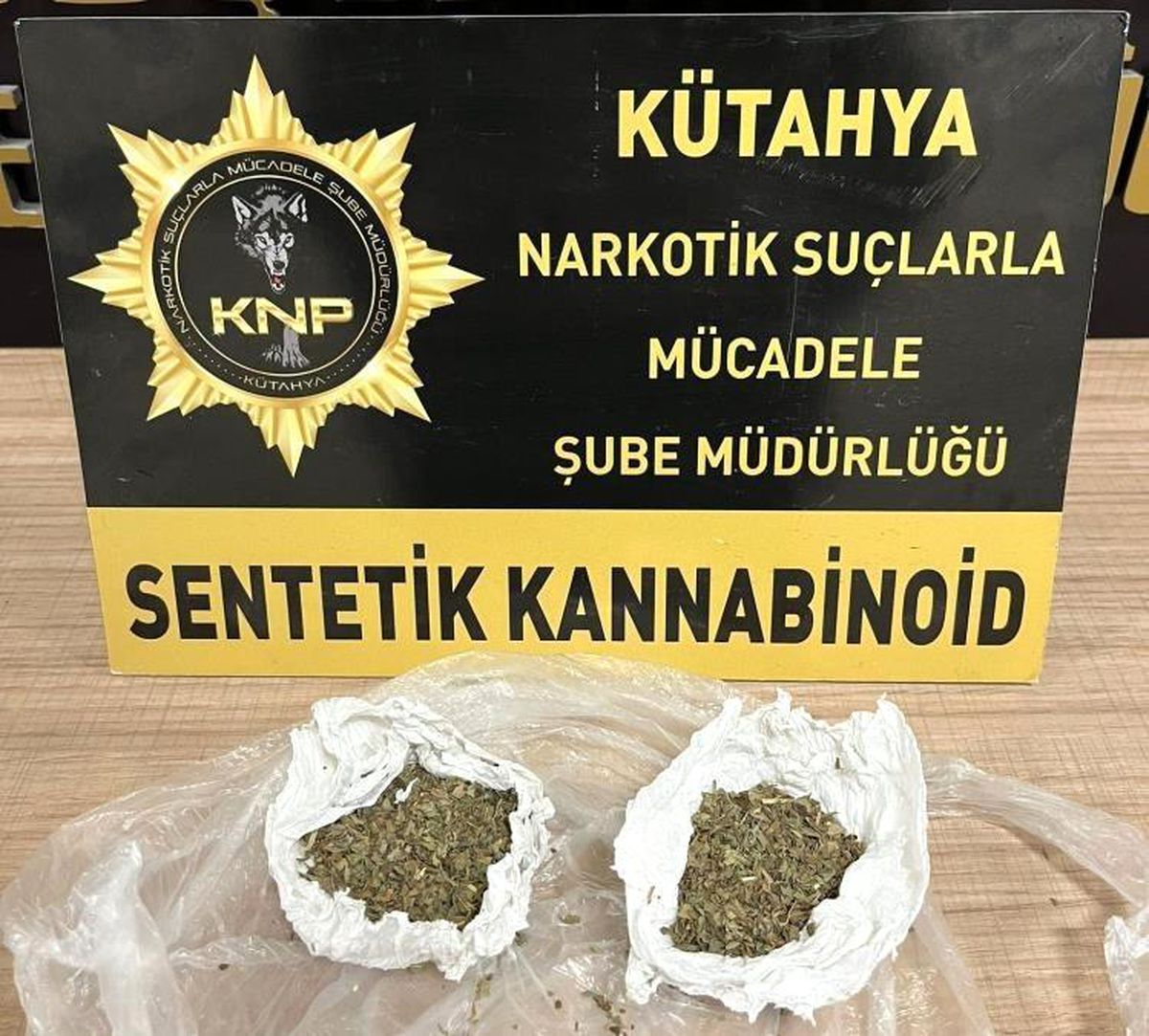 Kütahya\'da Otogarda Uyuşturucu Operasyonu