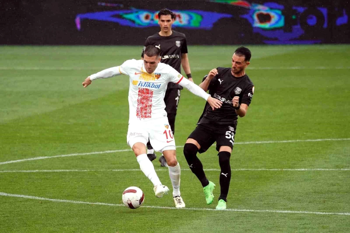 Kayserispor\'da Mehdi Bourabia, Pendikspor maçında kırmızı kart gördü