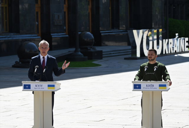 NATO Genel Sekreteri Jens Stoltenberg ve Ukrayna Devlet Başkanı Volodimir Zelenskiy