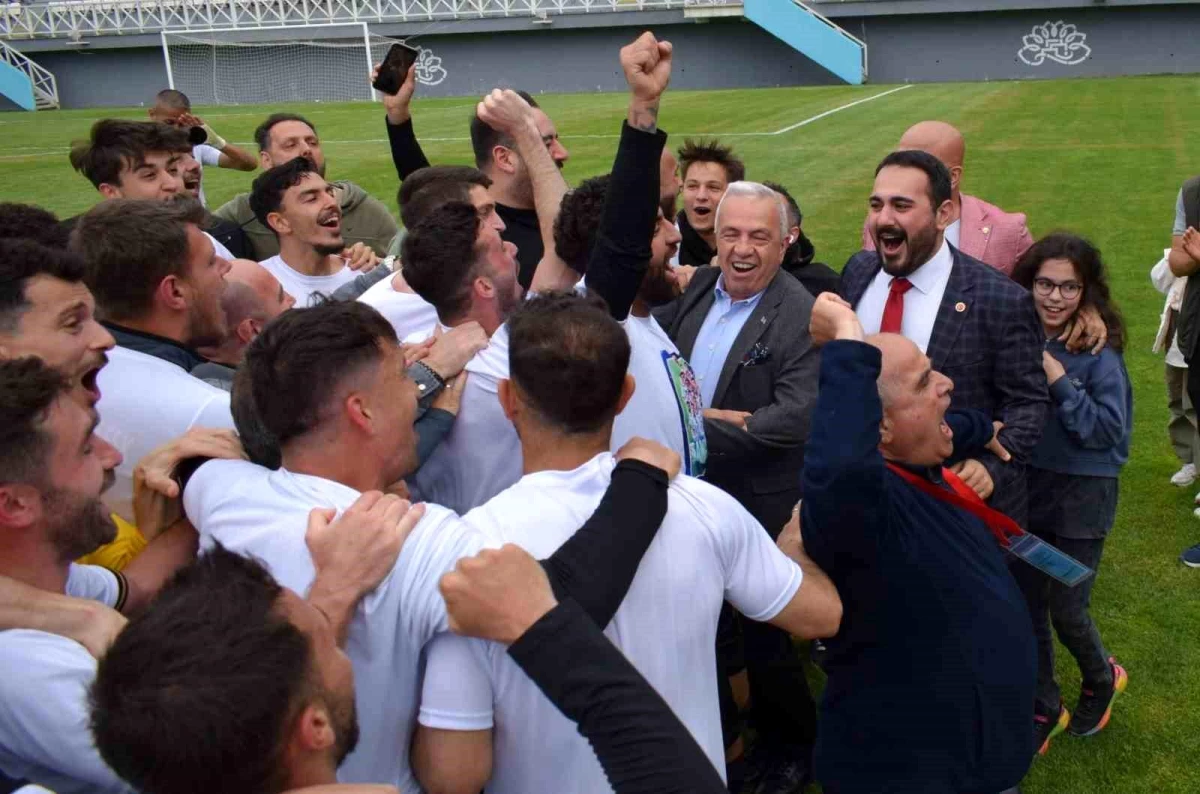Nilüfer Belediye Futbol Spor Kulübü Şampiyonluğunu İlan Etti