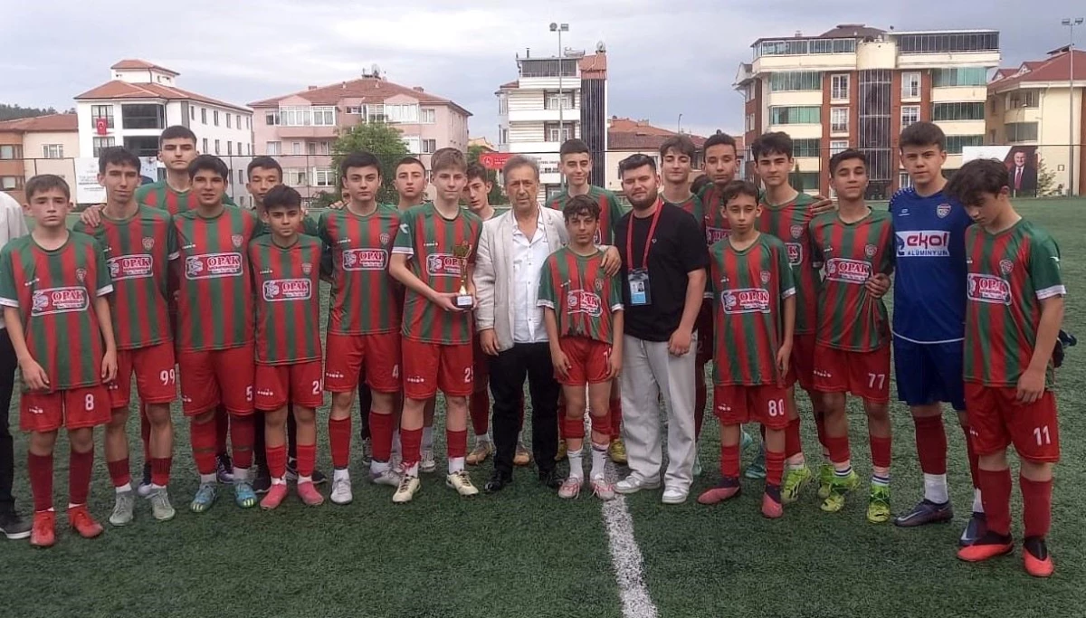 U15 Bilecik Gençler Ligi Şampiyonu 1308 Osmaneli Belediyespor