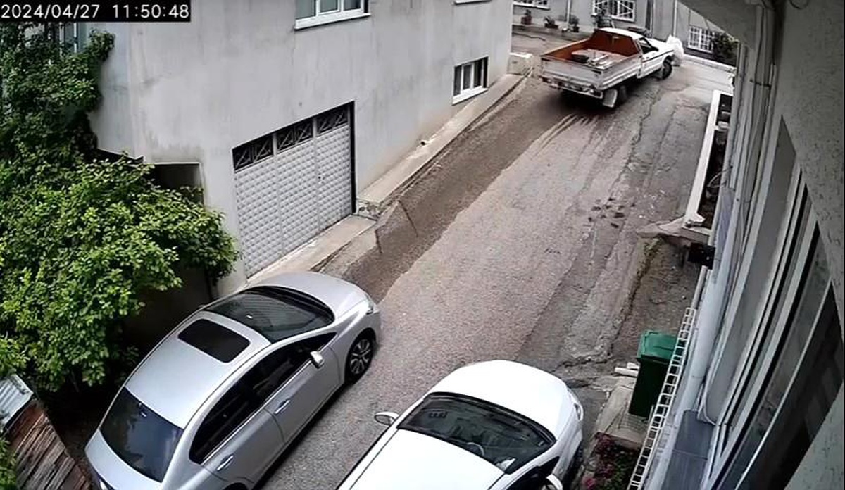 Bursa\'da yokuşta aracı kaldıramayan sürücü, kazaya neden oldu
