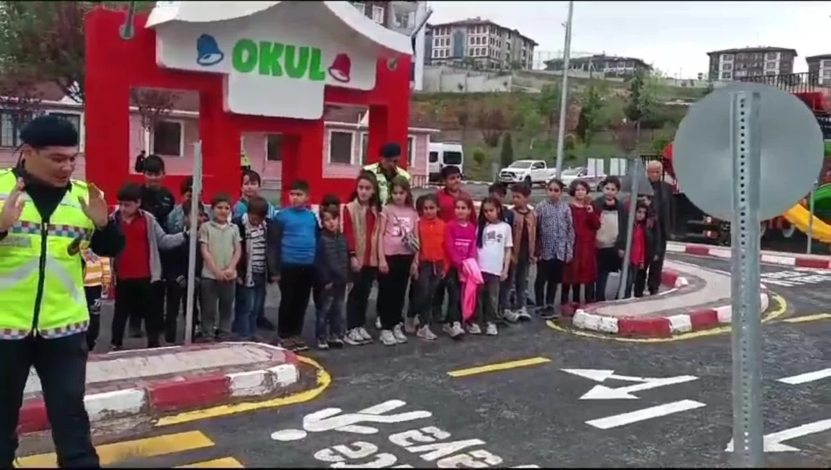 Yozgat\'ta Minik Öğrencilere Trafik Eğitimi