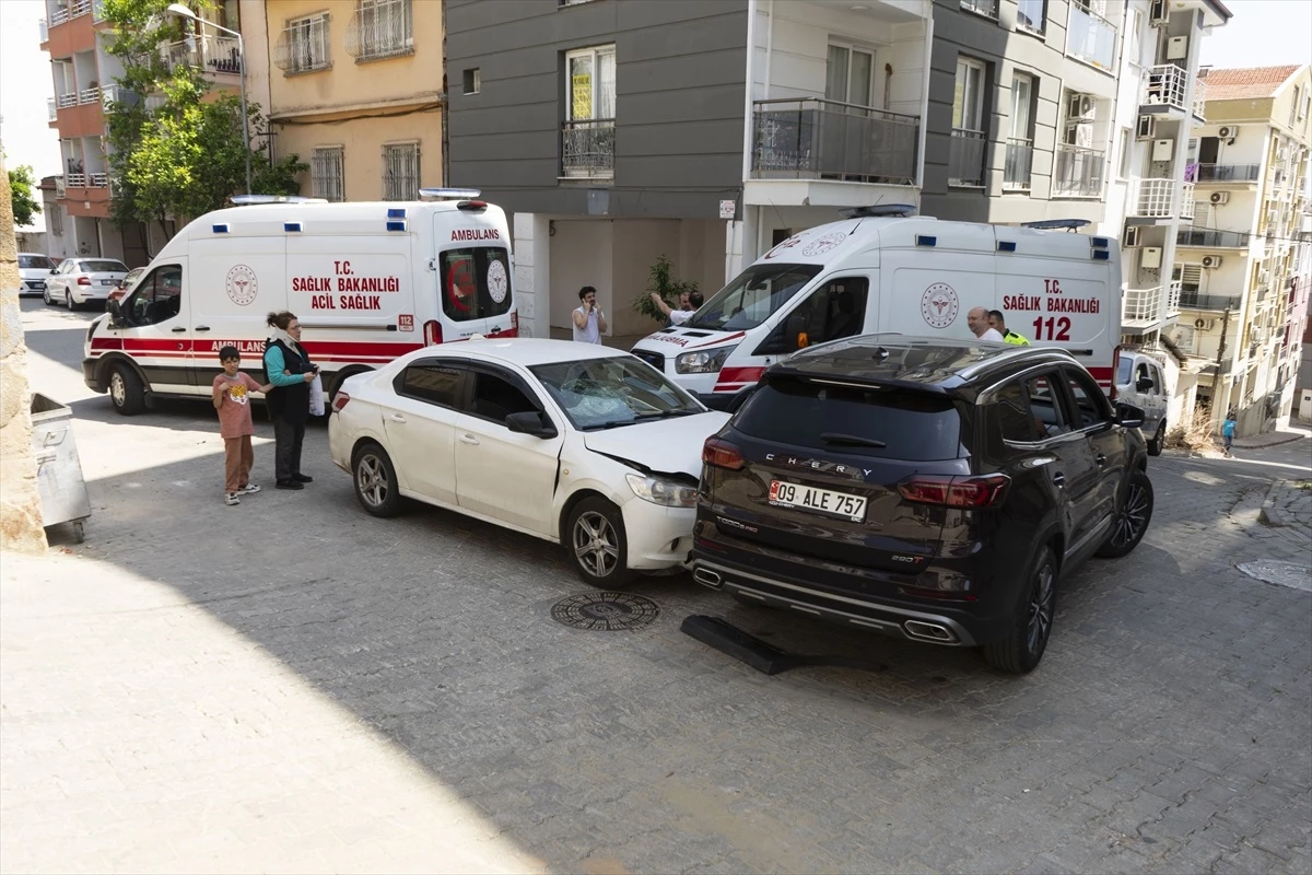 Aydın\'ın Efeler ilçesinde cip ile otomobilin çarpışması sonucu 5 kişi yaralandı
