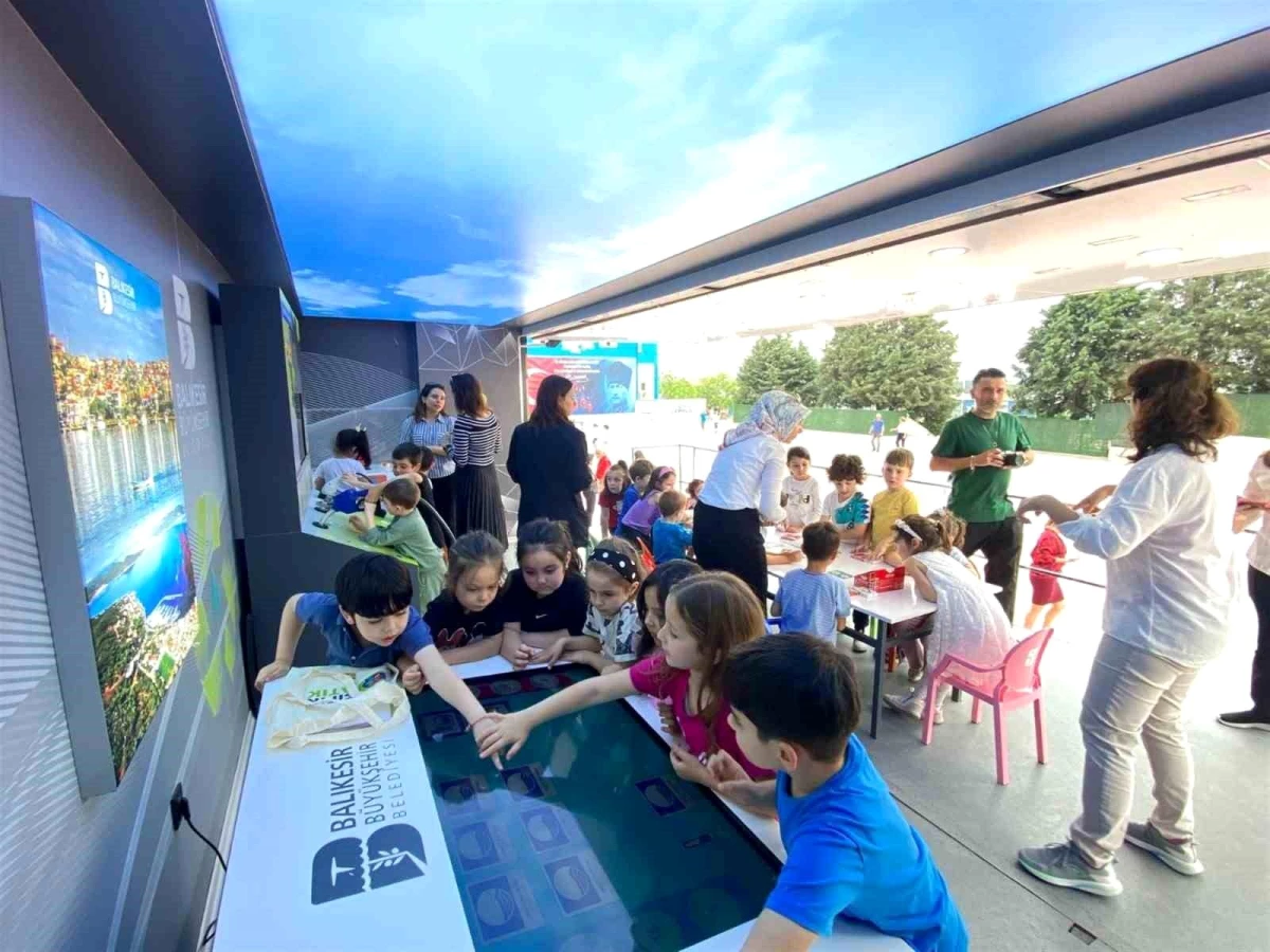 Balıkesir Büyükşehir Belediyesi, Hurdadan Sıfır Atık ve İklim Değişikliği Eğitim Tırıyla Çocuklara Eğitim Veriyor