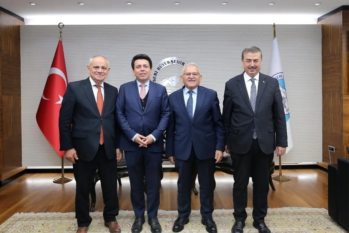 Kayseri Büyükşehir Belediye Başkanı Dr. Memduh Büyükkılıç İlçe Belediye Başkanlarını Ağırladı